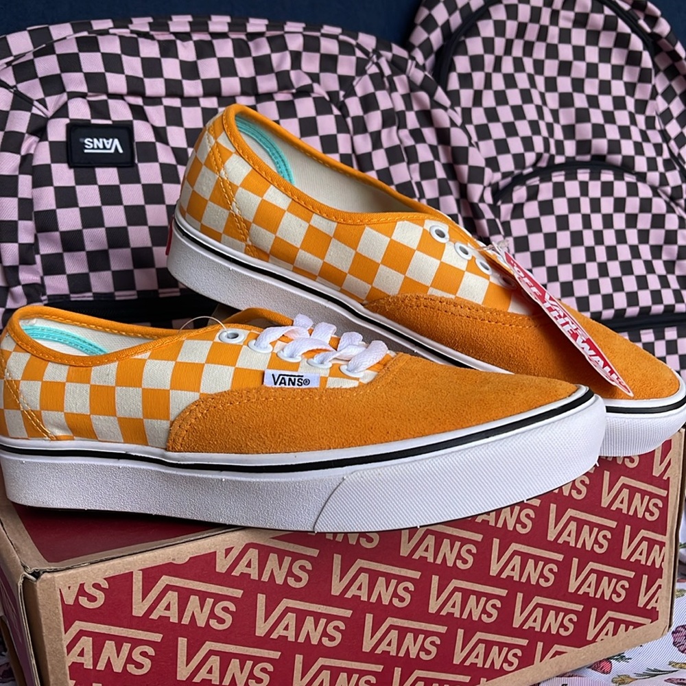 Vans WMNS Comfycush Authent (Checker) Zinnia/True Wht
VN0A3WM7VNC
Sneakers - Picture 6 of 16